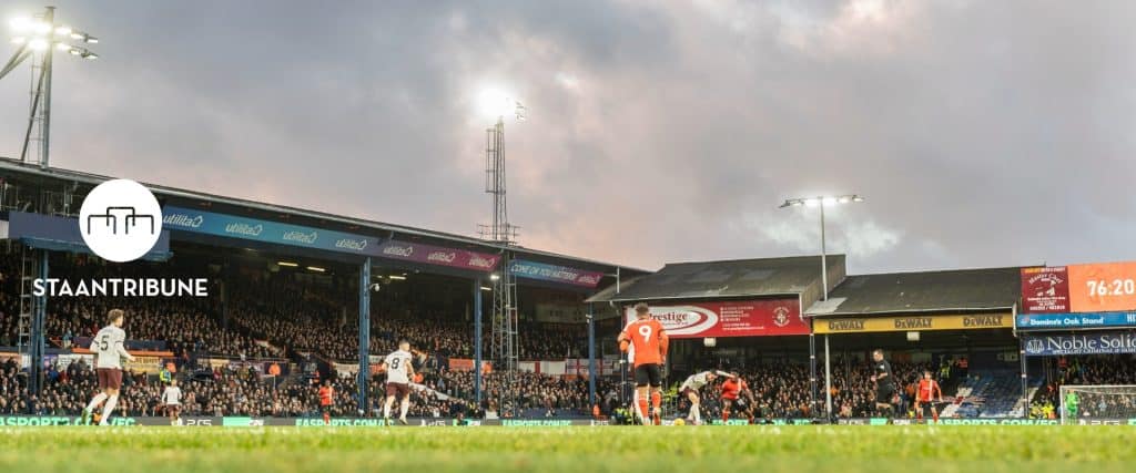 Luton Town - Staantribune - Lezersreis